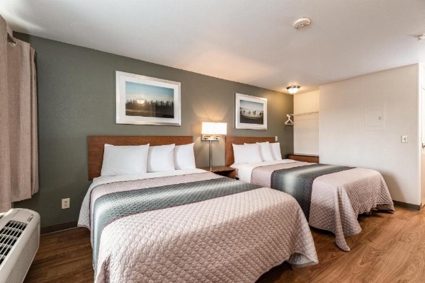 HomeTowne Studios by Red Roof Fresno - West image 11